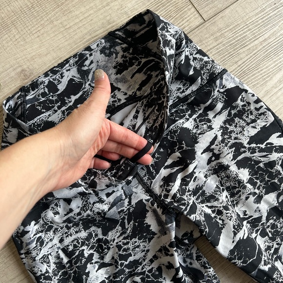 Lululemon Train Times 7/8 Pant 25” in Interlaced Starlight - Picture 9 of 9